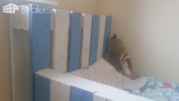 Transitional Children’s Pallet Bed On Wheels Pallet Beds, Pallet Headboards & Frames Transitional Children’s Pallet Bed On Wheels Pallet Beds, Pallet Headboards & Frames