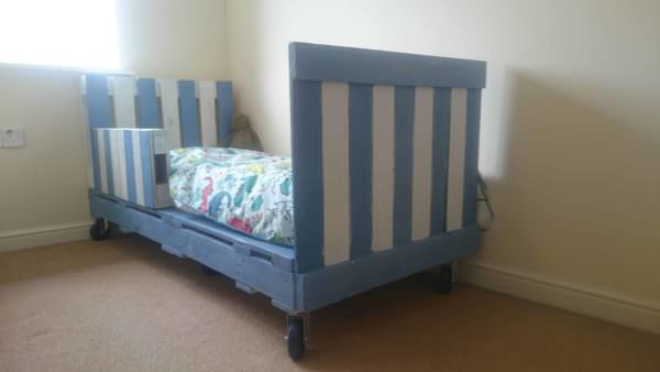 Transitional Children’s Pallet Bed On Wheels Pallet Beds, Pallet Headboards & Frames Transitional Children’s Pallet Bed On Wheels Pallet Beds, Pallet Headboards & Frames