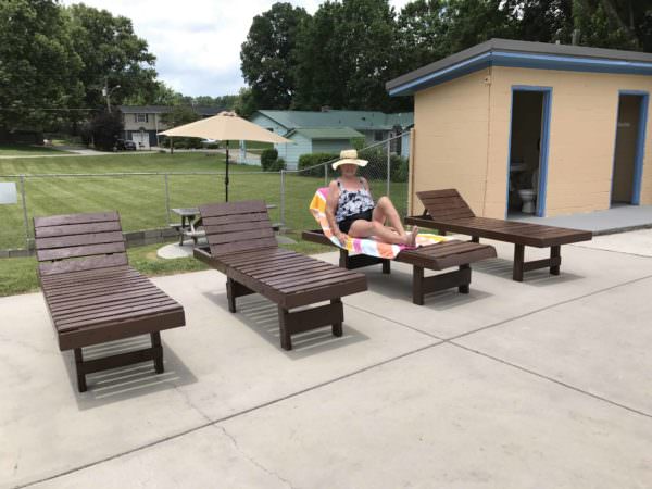 Adjustable Pallet Loungers Have You Loving Outdoor Living Lounges & Garden Sets Pallet Benches, Pallet Chairs & Stools Adjustable Pallet Loungers Have You Loving Outdoor Living Lounges & Garden Sets Pallet Benches, Pallet Chairs & Stools