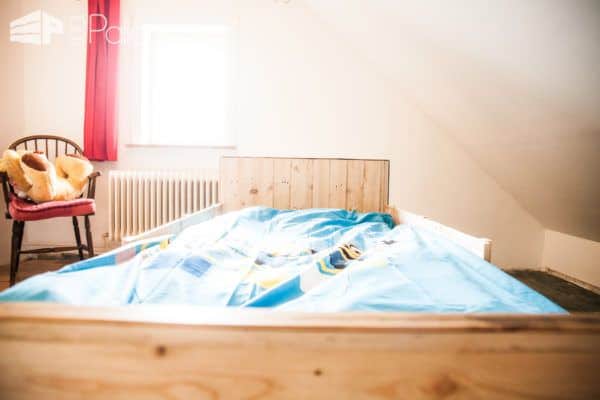 Boy’s Pallet Bed / Lit à Roulettes En Bois De Palettes DIY Pallet Video Tutorials Pallet Beds, Pallet Headboards & Frames Boy’s Pallet Bed / Lit à Roulettes En Bois De Palettes DIY Pallet Video Tutorials Pallet Beds, Pallet Headboards & Frames