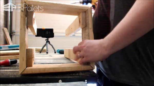 Cute Little Pallet Side Table Pallet Coffee Tables Pallet Lamps & Lights Pallet Tutorials Cute Little Pallet Side Table Pallet Coffee Tables Pallet Lamps & Lights Pallet Tutorials