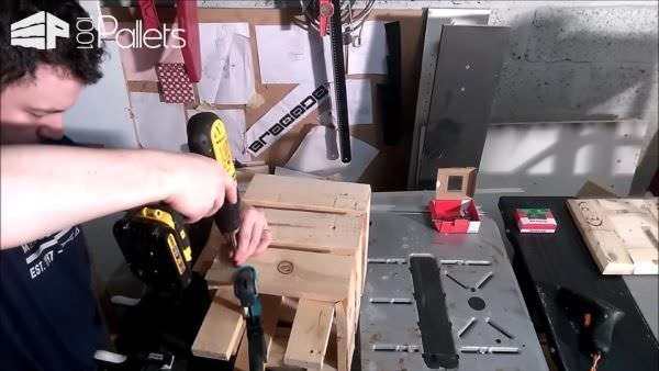 Cute Little Pallet Side Table Pallet Coffee Tables Pallet Lamps & Lights Pallet Tutorials Cute Little Pallet Side Table Pallet Coffee Tables Pallet Lamps & Lights Pallet Tutorials
