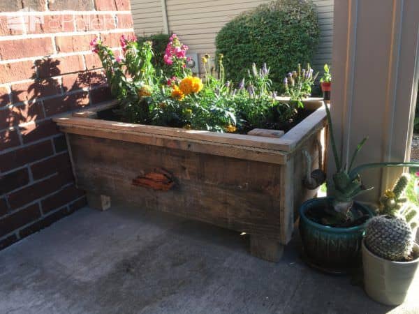 Raised Pallet Flower Planter Features Driftwood! Pallet Planters & Compost Bins Raised Pallet Flower Planter Features Driftwood! Pallet Planters & Compost Bins
