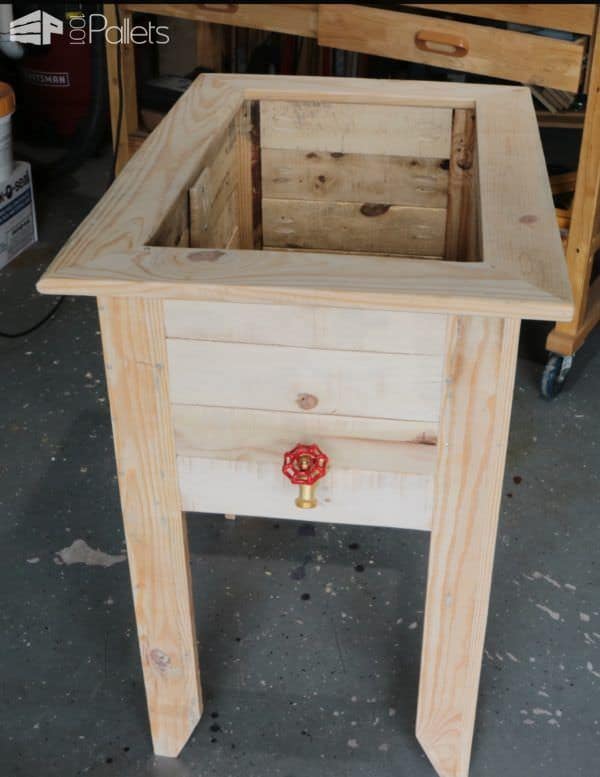Unique Rustic Cooler Using Pallets DIY Pallet Video Tutorials Pallet Boxes & Chests Unique Rustic Cooler Using Pallets DIY Pallet Video Tutorials Pallet Boxes & Chests