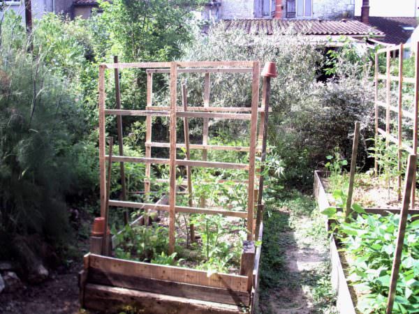 Pallet Trellis Accessorizes Raised Garden Beds Pallet Planters & Compost Bins Pallet Trellis Accessorizes Raised Garden Beds Pallet Planters & Compost Bins