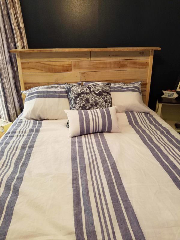 Queen-size Pallet Headboard Pallet Beds, Pallet Headboards & Frames Queen-size Pallet Headboard Pallet Beds, Pallet Headboards & Frames