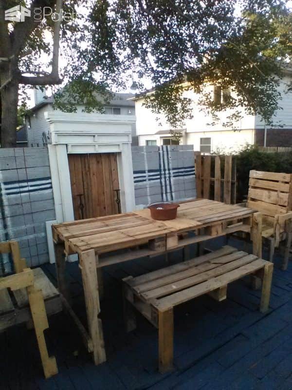 Raised Pallet Wood Deck/Dining Set Pallet Terraces & Pallet Patios Raised Pallet Wood Deck/Dining Set Pallet Terraces & Pallet Patios