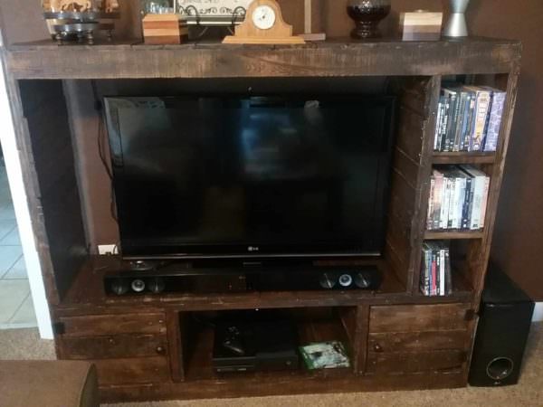 Rustic Pallet Wood Entertainment Center Pallet TV Stands & Racks Rustic Pallet Wood Entertainment Center Pallet TV Stands & Racks
