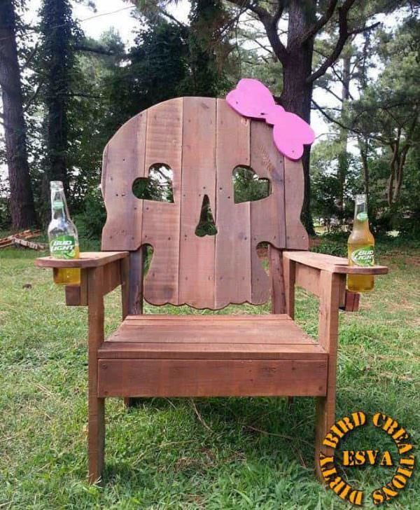 Two-fisted Sassy Skull Pallet Chair Pallet Benches, Pallet Chairs & Stools Two-fisted Sassy Skull Pallet Chair Pallet Benches, Pallet Chairs & Stools