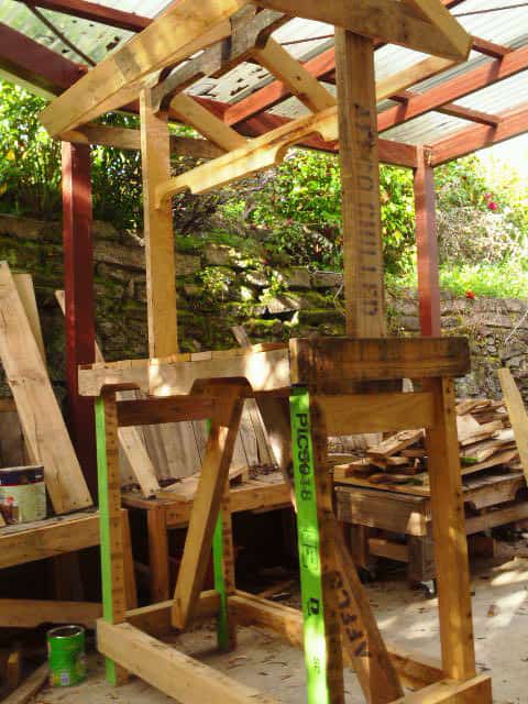 Covered Pallet Potting Bench Pallet Benches, Pallet Chairs & Stools Covered Pallet Potting Bench Pallet Benches, Pallet Chairs & Stools