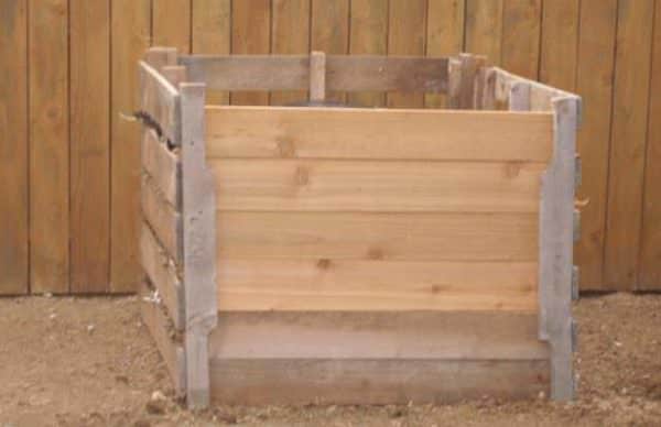 Don’t Waste Those Garden Clippings: Compost Bin Ideas For You! Pallet Planters & Compost Bins Don’t Waste Those Garden Clippings: Compost Bin Ideas For You! Pallet Planters & Compost Bins