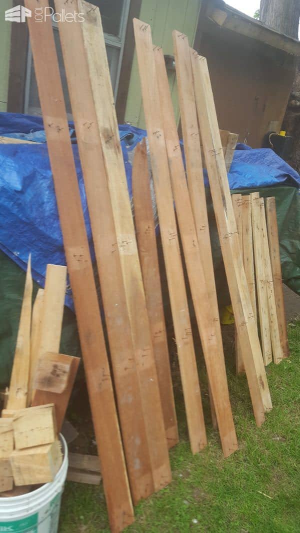Pallet Corn Hole Game Board (Bean Bag Toss) DIY Pallet Tutorials Fun Pallet Crafts for Kids Pallet Corn Hole Game Board (Bean Bag Toss) DIY Pallet Tutorials Fun Pallet Crafts for Kids