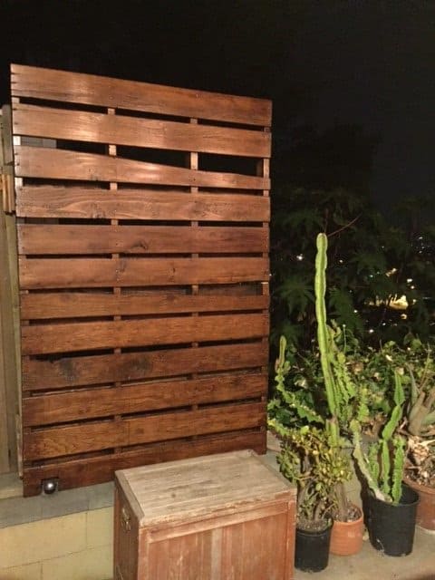 Vertical Pallet Privacy Wall For Our Garden Pallet Fences Vertical Pallet Privacy Wall For Our Garden Pallet Fences