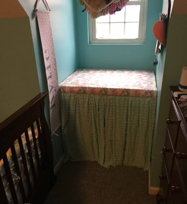 Charming Pallet Reading Nook Converts Into Desk Fun Pallet Crafts for Kids Pallet Desks & Pallet Tables Charming Pallet Reading Nook Converts Into Desk Fun Pallet Crafts for Kids Pallet Desks & Pallet Tables