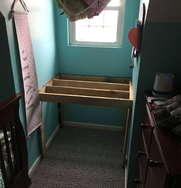 Charming Pallet Reading Nook Converts Into Desk Fun Pallet Crafts for Kids Pallet Desks & Pallet Tables Charming Pallet Reading Nook Converts Into Desk Fun Pallet Crafts for Kids Pallet Desks & Pallet Tables