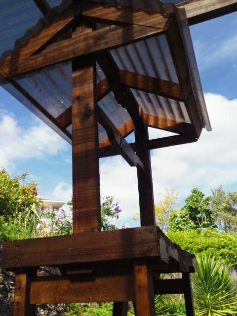 Covered Pallet Potting Bench Pallet Benches, Pallet Chairs & Stools Covered Pallet Potting Bench Pallet Benches, Pallet Chairs & Stools