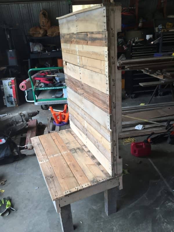 Pallet Hallway Bench / Coat Tree Pallet Benches, Pallet Chairs & Stools Pallet Shelves & Pallet Coat Hangers Pallet Hallway Bench / Coat Tree Pallet Benches, Pallet Chairs & Stools Pallet Shelves & Pallet Coat Hangers