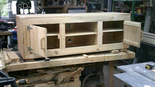 Superb Pallet Two-door Tv Stand/Meuble Pallet TV Stands & Racks Superb Pallet Two-door Tv Stand/Meuble Pallet TV Stands & Racks