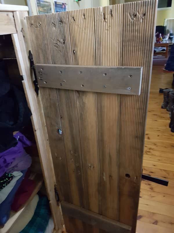 This Pallet Cupboard Organizes Your Hall / Entryway! Pallet Cabinets & Wardrobes This Pallet Cupboard Organizes Your Hall / Entryway! Pallet Cabinets & Wardrobes