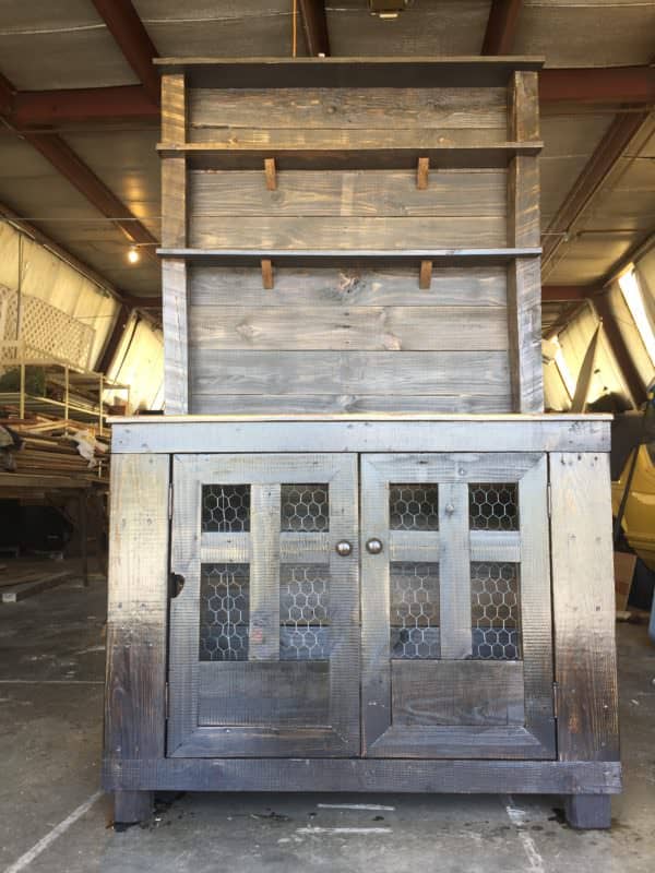 Rustic Country-style Pallet Hutch Pallet Cabinets & Wardrobes Rustic Country-style Pallet Hutch Pallet Cabinets & Wardrobes