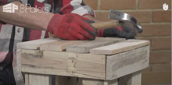 Video Tutorial: Fast Pallet Stool DIY Pallet Video Tutorials Pallet Benches, Pallet Chairs & Stools Video Tutorial: Fast Pallet Stool DIY Pallet Video Tutorials Pallet Benches, Pallet Chairs & Stools
