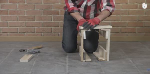Video Tutorial: Fast Pallet Stool DIY Pallet Video Tutorials Pallet Benches, Pallet Chairs & Stools Video Tutorial: Fast Pallet Stool DIY Pallet Video Tutorials Pallet Benches, Pallet Chairs & Stools