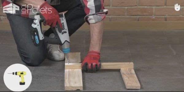 Video Tutorial: Simple Pallet Chair! DIY Pallet Video Tutorials Pallet Benches, Pallet Chairs & Stools Video Tutorial: Simple Pallet Chair! DIY Pallet Video Tutorials Pallet Benches, Pallet Chairs & Stools