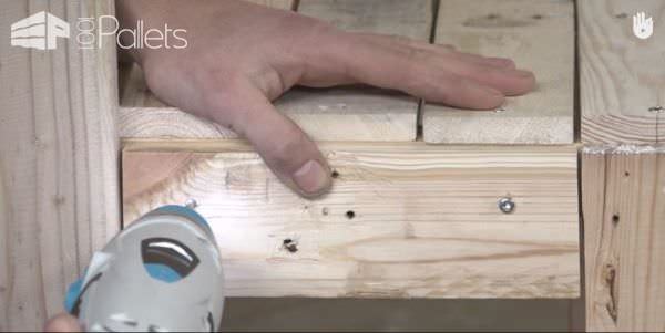 Video Tutorial: Simple Pallet Chair! DIY Pallet Video Tutorials Pallet Benches, Pallet Chairs & Stools Video Tutorial: Simple Pallet Chair! DIY Pallet Video Tutorials Pallet Benches, Pallet Chairs & Stools