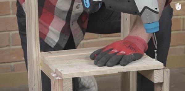 Video Tutorial: Simple Pallet Chair! DIY Pallet Video Tutorials Pallet Benches, Pallet Chairs & Stools Video Tutorial: Simple Pallet Chair! DIY Pallet Video Tutorials Pallet Benches, Pallet Chairs & Stools