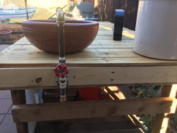 Outdoor Pallet Kitchen Counter Adds Prep Space Pallet Desks & Pallet Tables Pallets in the Garden Outdoor Pallet Kitchen Counter Adds Prep Space Pallet Desks & Pallet Tables Pallets in the Garden