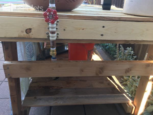 Outdoor Pallet Kitchen Counter Adds Prep Space Pallet Desks & Pallet Tables Pallets in the Garden Outdoor Pallet Kitchen Counter Adds Prep Space Pallet Desks & Pallet Tables Pallets in the Garden