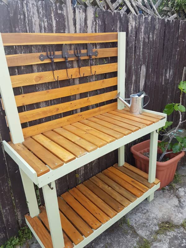 Painted Pallet Potting Bench For Gardening Chores Pallets in the Garden Painted Pallet Potting Bench For Gardening Chores Pallets in the Garden