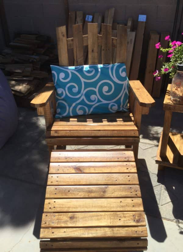 Fantastic Pallet Adirondack Chairs Patio Set Pallet Benches, Pallet Chairs & Stools Fantastic Pallet Adirondack Chairs Patio Set Pallet Benches, Pallet Chairs & Stools
