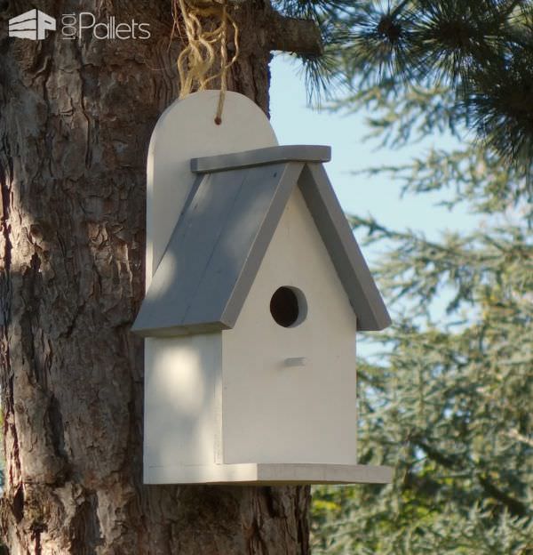 Sweet Little Pallet Nesting Box For Feathered Friends Animal Pallet Houses & Pallet Supplies DIY Pallet Tutorials Sweet Little Pallet Nesting Box For Feathered Friends Animal Pallet Houses & Pallet Supplies DIY Pallet Tutorials