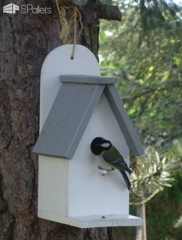 Sweet Little Pallet Nesting Box For Feathered Friends Animal Pallet Houses & Pallet Supplies DIY Pallet Tutorials Sweet Little Pallet Nesting Box For Feathered Friends Animal Pallet Houses & Pallet Supplies DIY Pallet Tutorials