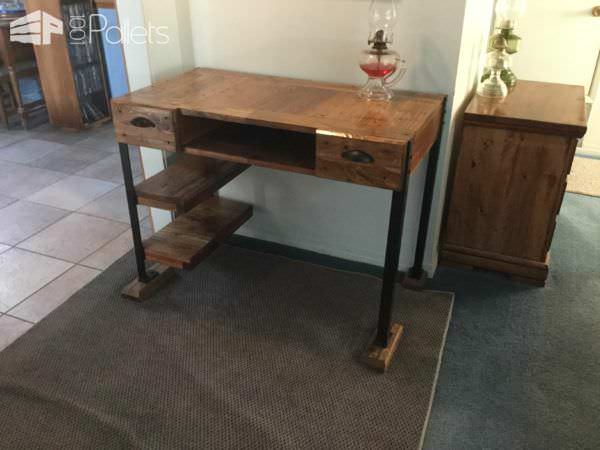 Elegant Pallet Desk Makes Perfect Gift! Pallet Desks & Pallet Tables Elegant Pallet Desk Makes Perfect Gift! Pallet Desks & Pallet Tables