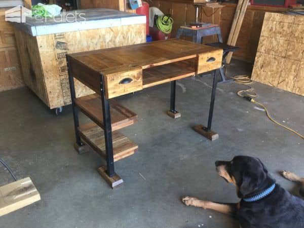 Elegant Pallet Desk Makes Perfect Gift! Pallet Desks & Pallet Tables Elegant Pallet Desk Makes Perfect Gift! Pallet Desks & Pallet Tables