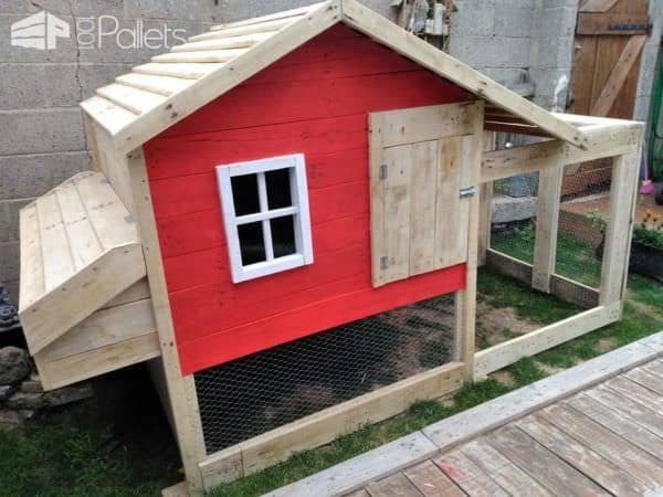 Little Red Pallet Henhouse / Poulailler En Palette Animal Pallet Houses & Pallet Supplies Little Red Pallet Henhouse / Poulailler En Palette Animal Pallet Houses & Pallet Supplies