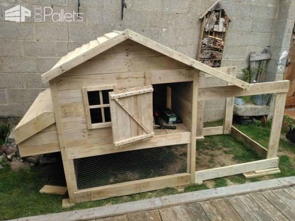 Little Red Pallet Henhouse / Poulailler En Palette Animal Pallet Houses & Pallet Supplies Little Red Pallet Henhouse / Poulailler En Palette Animal Pallet Houses & Pallet Supplies