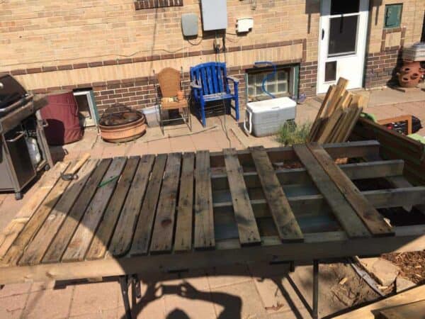 Outdoor Pallet Kitchen Counter Adds Prep Space Pallet Desks & Pallet Tables Pallets in the Garden Outdoor Pallet Kitchen Counter Adds Prep Space Pallet Desks & Pallet Tables Pallets in the Garden