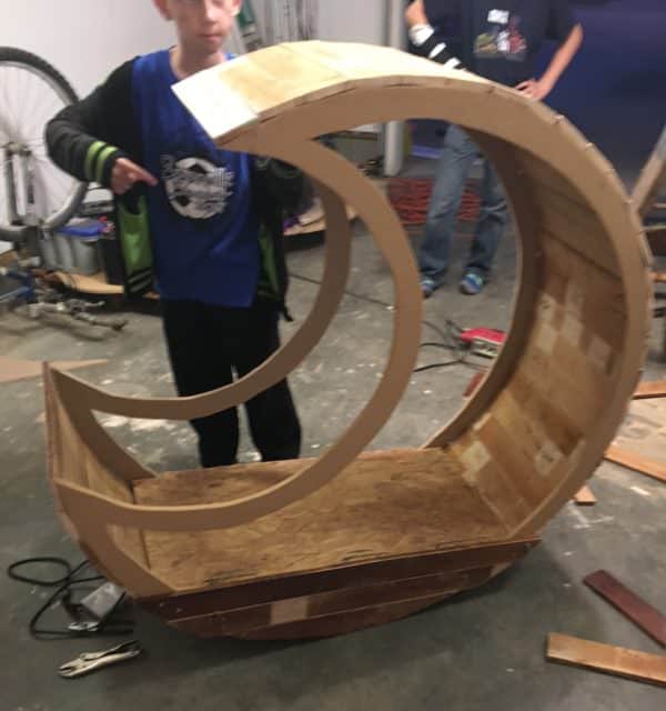Pallet Crescent Moon Crib Takes Shape! DIY Pallet Tutorials Fun Pallet Crafts for Kids Pallet Crescent Moon Crib Takes Shape! DIY Pallet Tutorials Fun Pallet Crafts for Kids