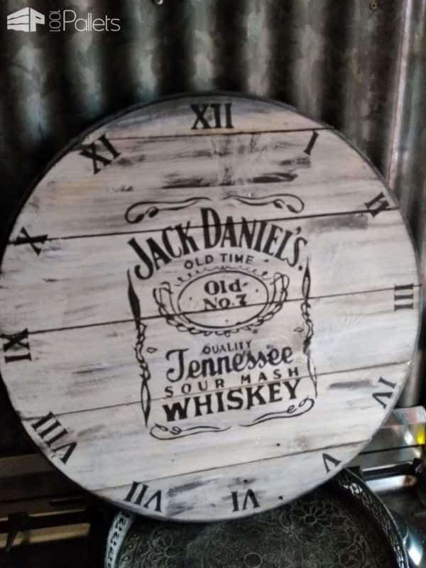 Sour Mash Pallet Clock / Horloge En Palette Pallet Clocks Pallet Home Décor Ideas Sour Mash Pallet Clock / Horloge En Palette Pallet Clocks Pallet Home Décor Ideas