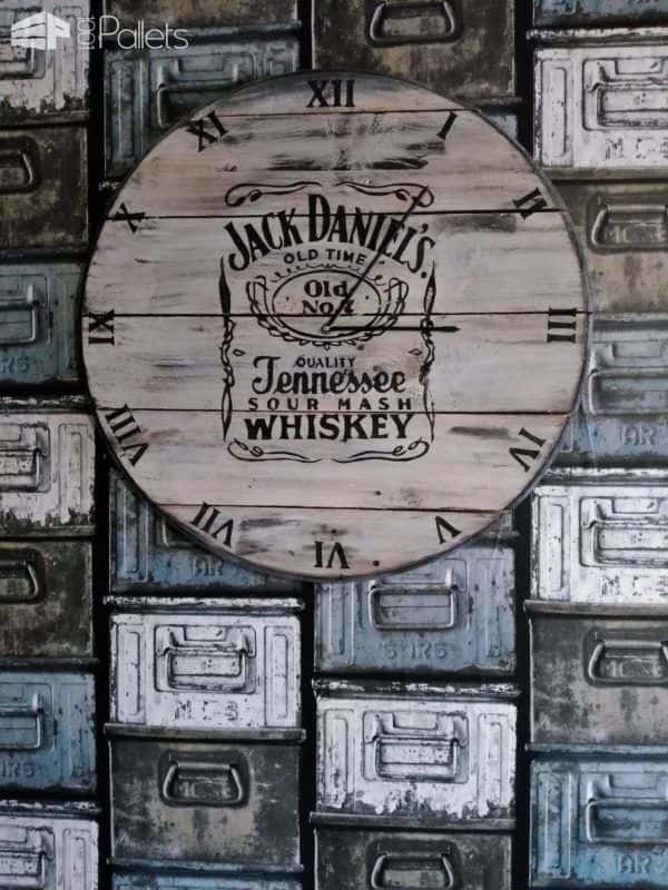 Sour Mash Pallet Clock / Horloge En Palette Pallet Clocks Pallet Home Décor Ideas Sour Mash Pallet Clock / Horloge En Palette Pallet Clocks Pallet Home Décor Ideas