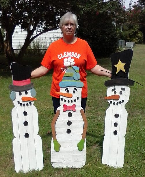 10 Pallet Holiday Decor Ideas You Created! Pallet Home Décor Ideas 10 Pallet Holiday Decor Ideas You Created! Pallet Home Décor Ideas