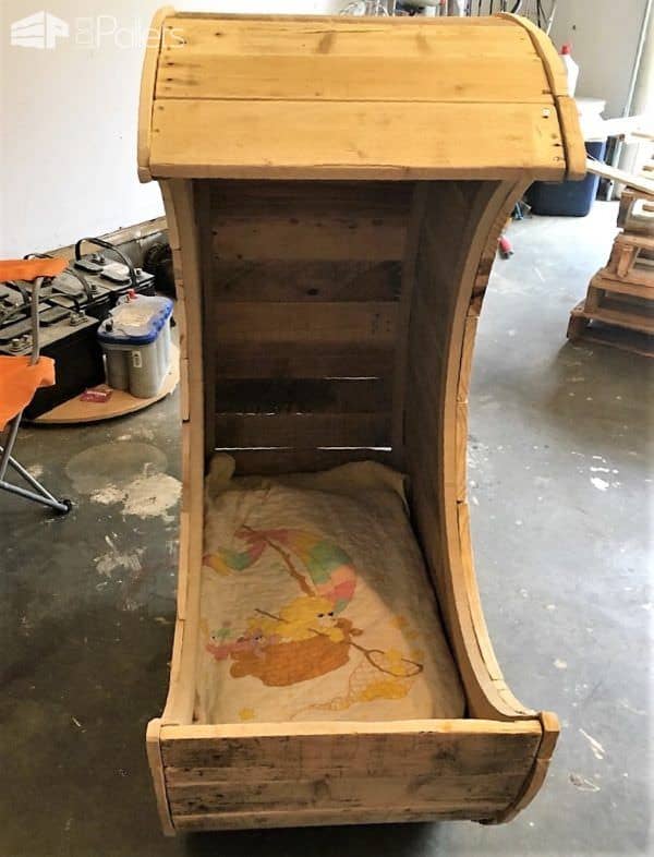 Adorable Pallet Moon Crib Pair! Fun Pallet Crafts for Kids Pallet Furniture Adorable Pallet Moon Crib Pair! Fun Pallet Crafts for Kids Pallet Furniture