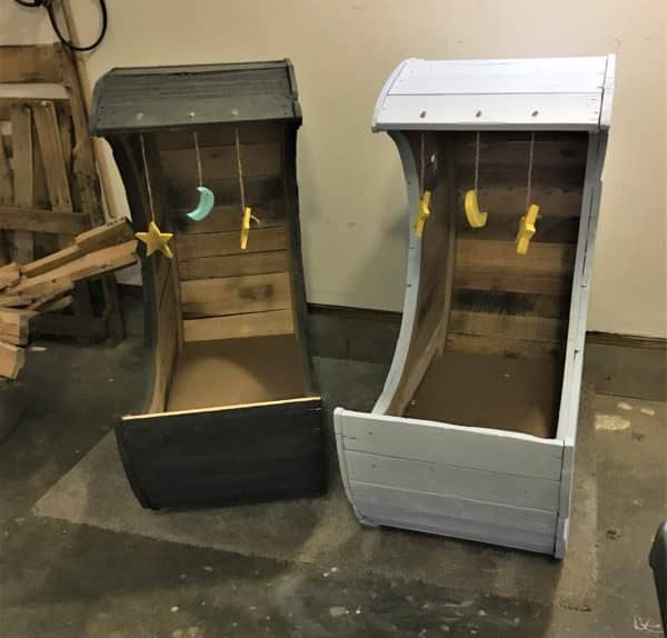 Adorable Pallet Moon Crib Pair! Fun Pallet Crafts for Kids Pallet Furniture Adorable Pallet Moon Crib Pair! Fun Pallet Crafts for Kids Pallet Furniture
