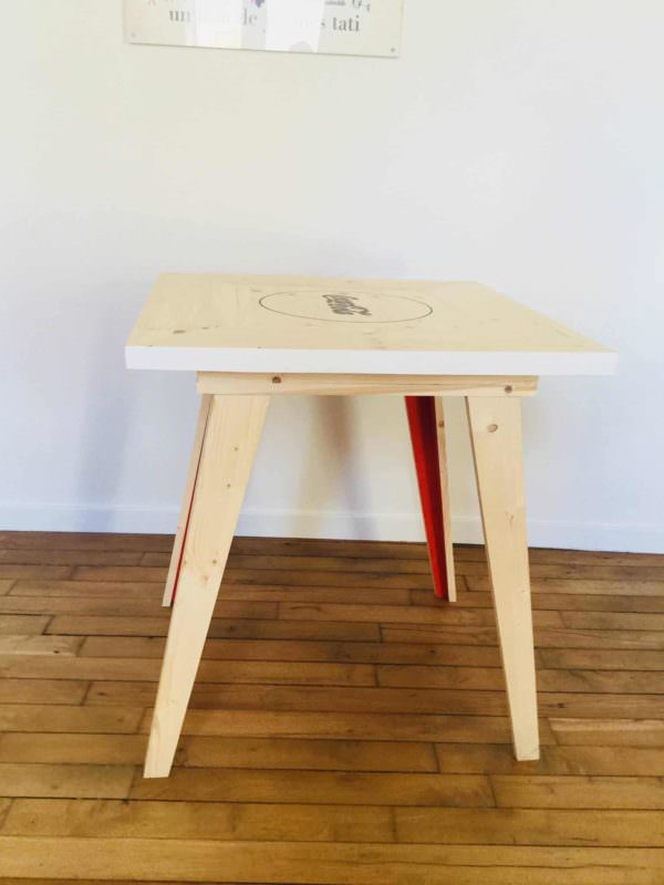 Beautiful Pallet Bistro Table With Soda Pop Logo Pallet Desks & Pallet Tables Beautiful Pallet Bistro Table With Soda Pop Logo Pallet Desks & Pallet Tables