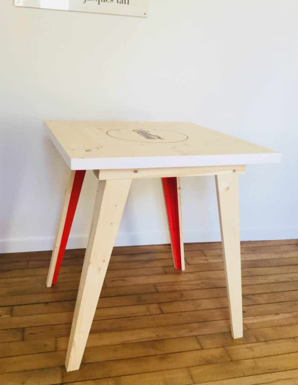 Beautiful Pallet Bistro Table With Soda Pop Logo Pallet Desks & Pallet Tables Beautiful Pallet Bistro Table With Soda Pop Logo Pallet Desks & Pallet Tables