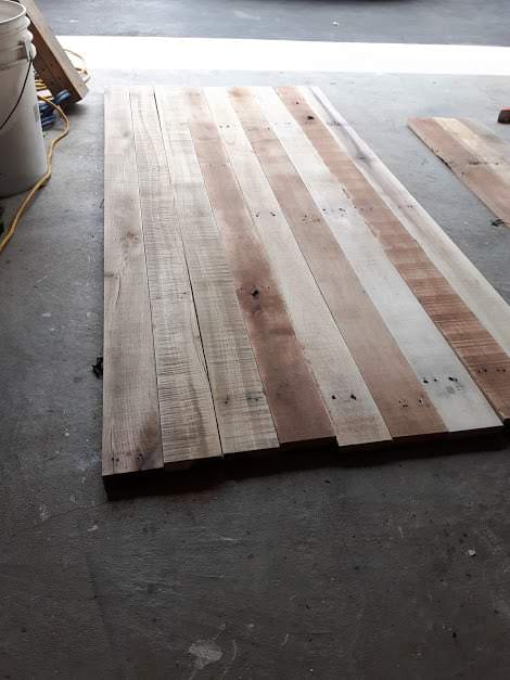 Pallet Countertop Makes Laundry Room Gorgeous! Pallet Shelves & Pallet Coat Hangers Pallet Countertop Makes Laundry Room Gorgeous! Pallet Shelves & Pallet Coat Hangers