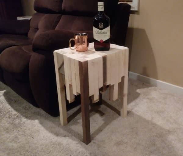 Stunning Scrap Pallet Wood Side Table Pallet Desks & Pallet Tables Stunning Scrap Pallet Wood Side Table Pallet Desks & Pallet Tables